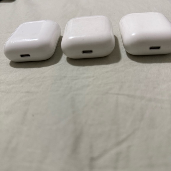 3- GENUINE Apple Airpods OEM Charging Case 1st Generation - Picture 2 of 6